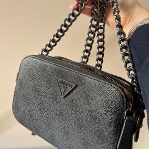 GUESS DOUBLE ZIP SQUARE PURSE